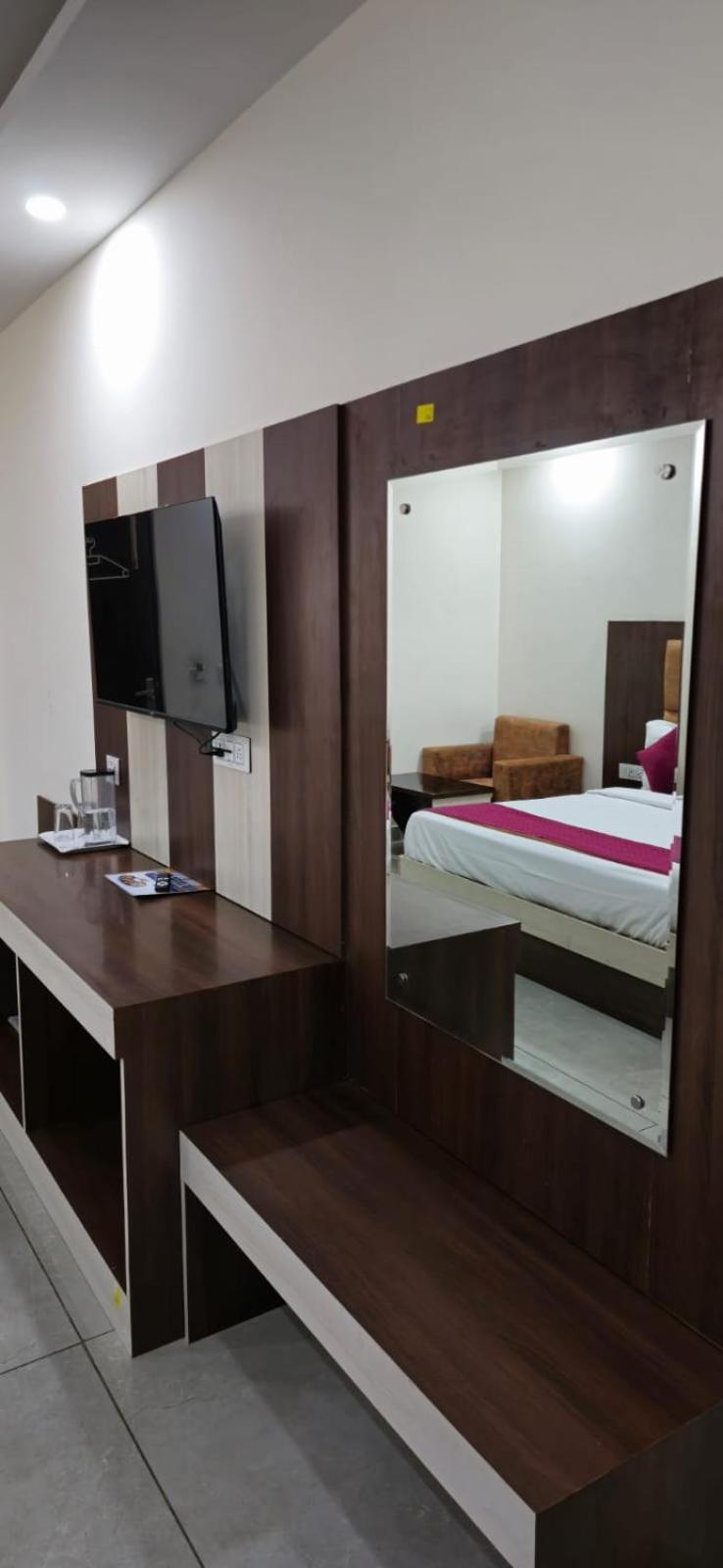 Satya Residency Hotel Катра Екстериор снимка