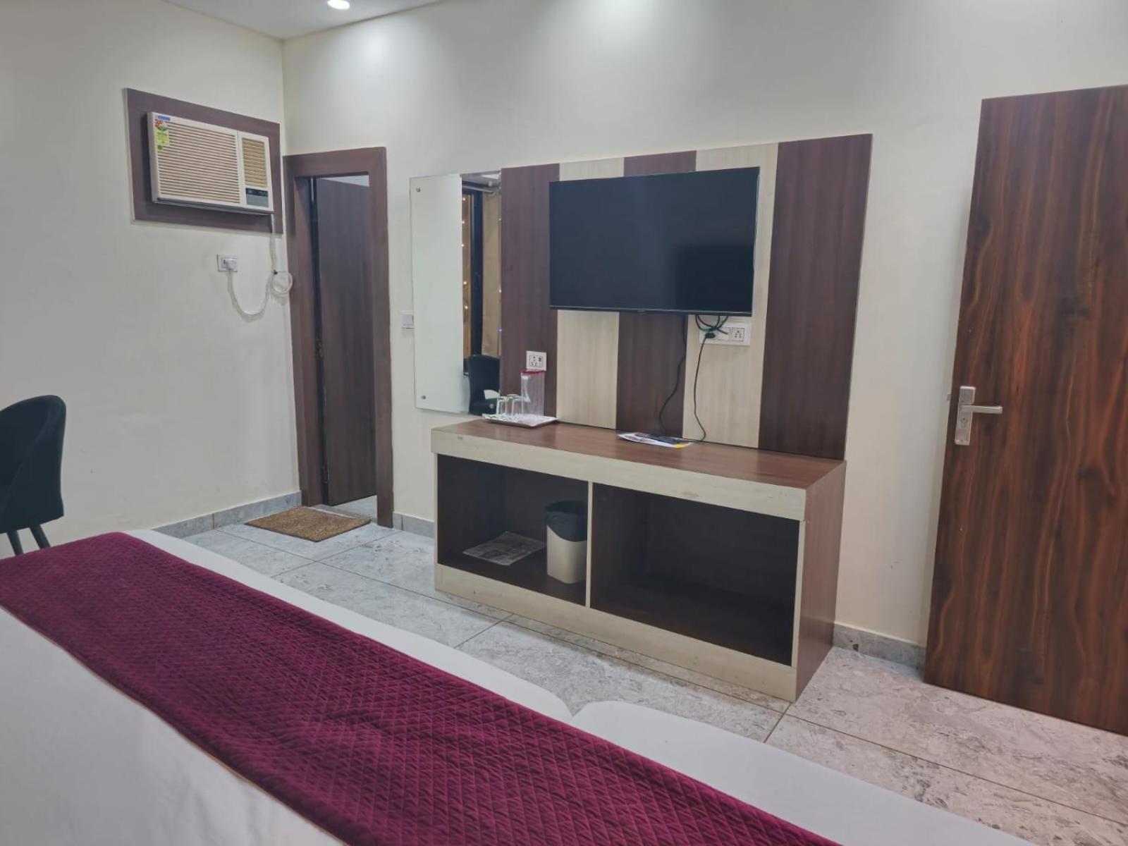 Satya Residency Hotel Катра Екстериор снимка