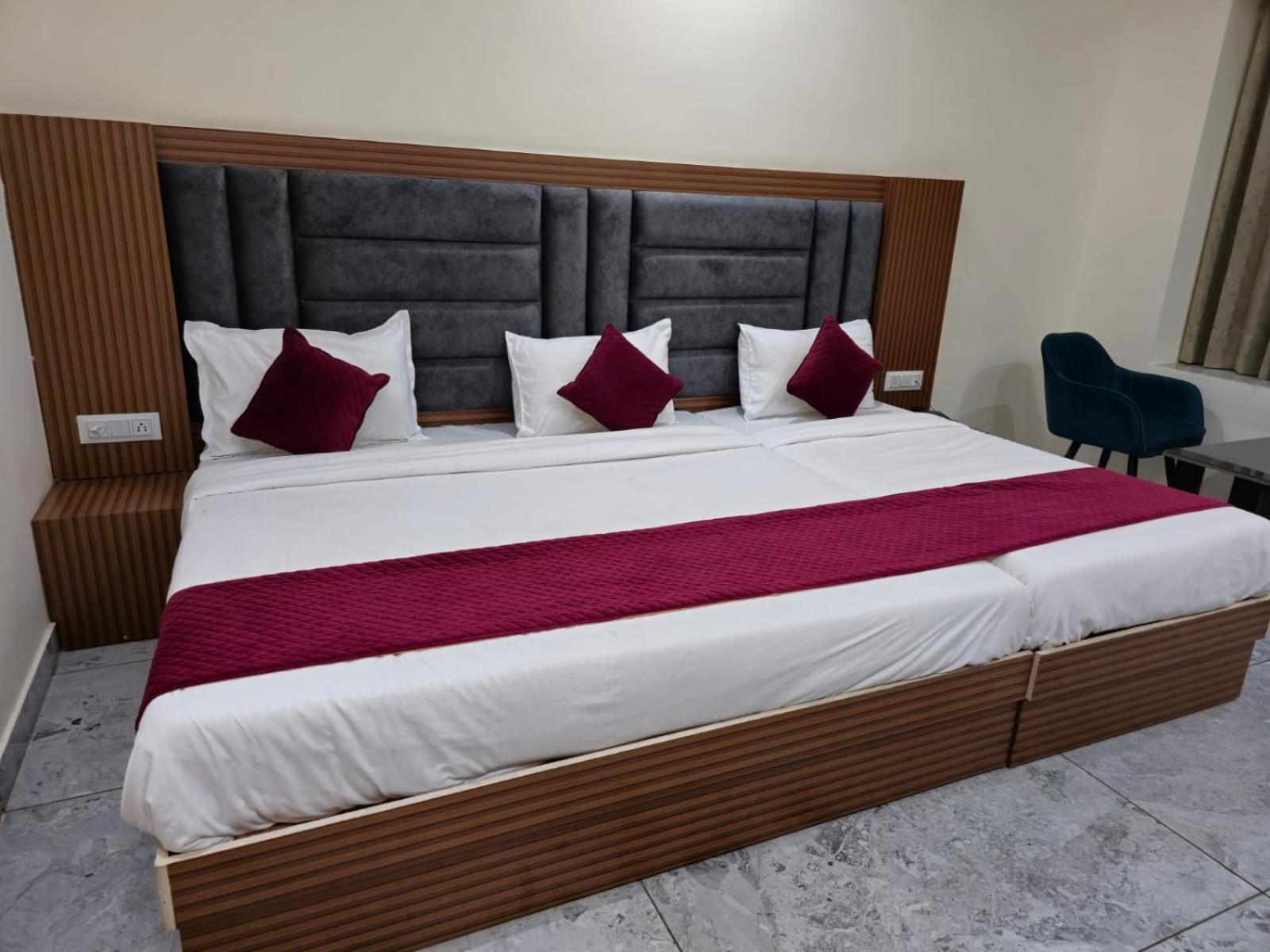 Satya Residency Hotel Катра Екстериор снимка