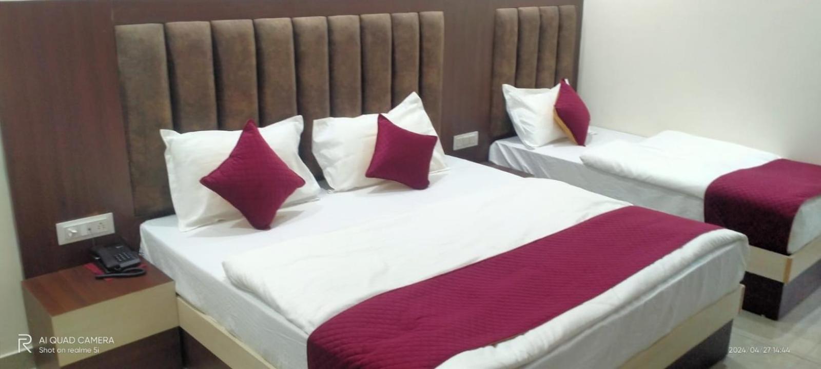Satya Residency Hotel Катра Екстериор снимка