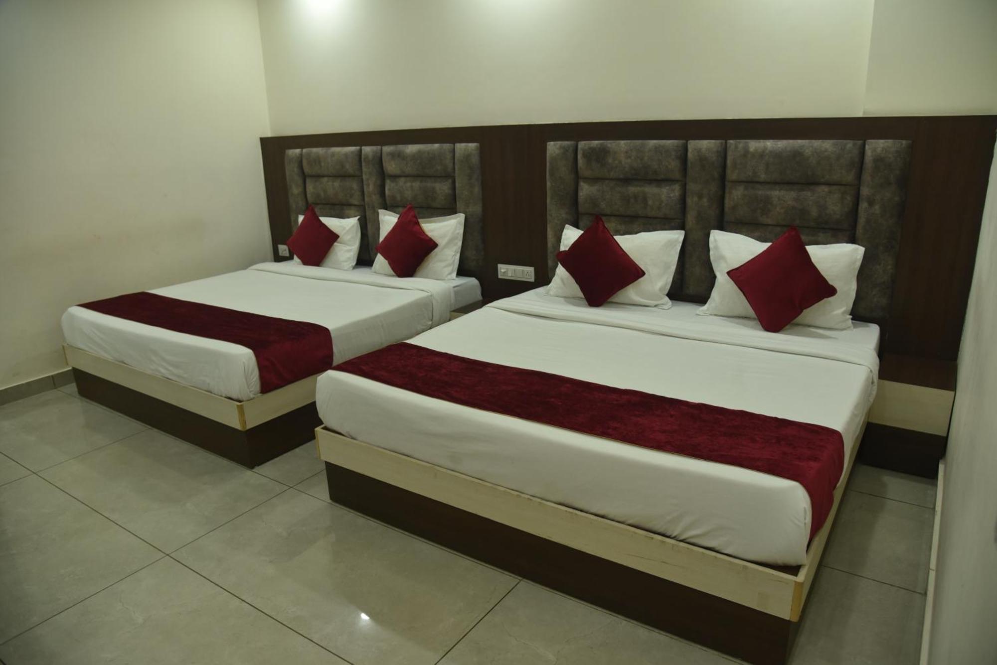 Satya Residency Hotel Катра Екстериор снимка