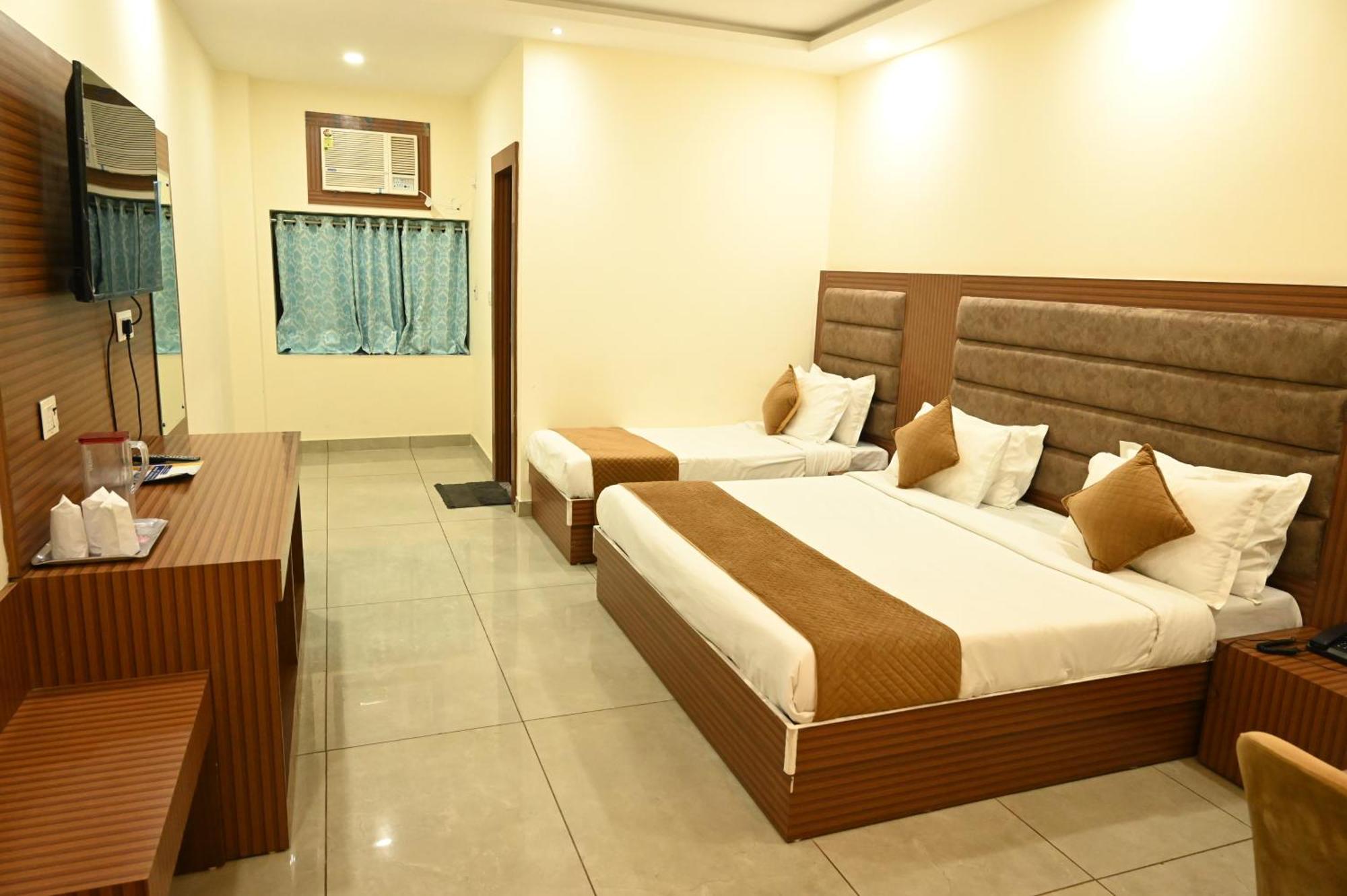 Satya Residency Hotel Катра Екстериор снимка