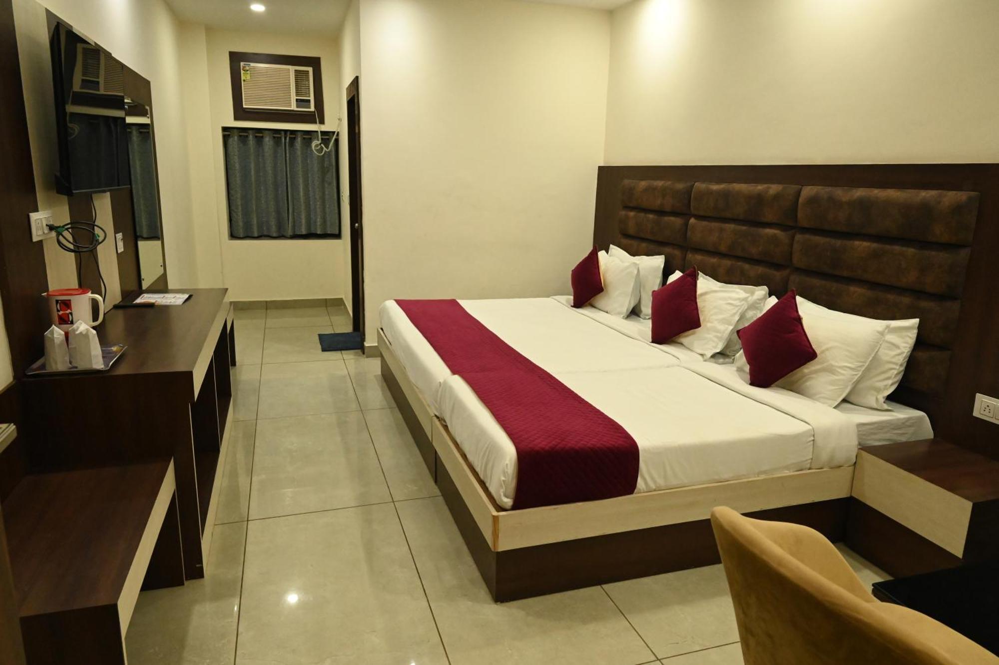 Satya Residency Hotel Катра Екстериор снимка