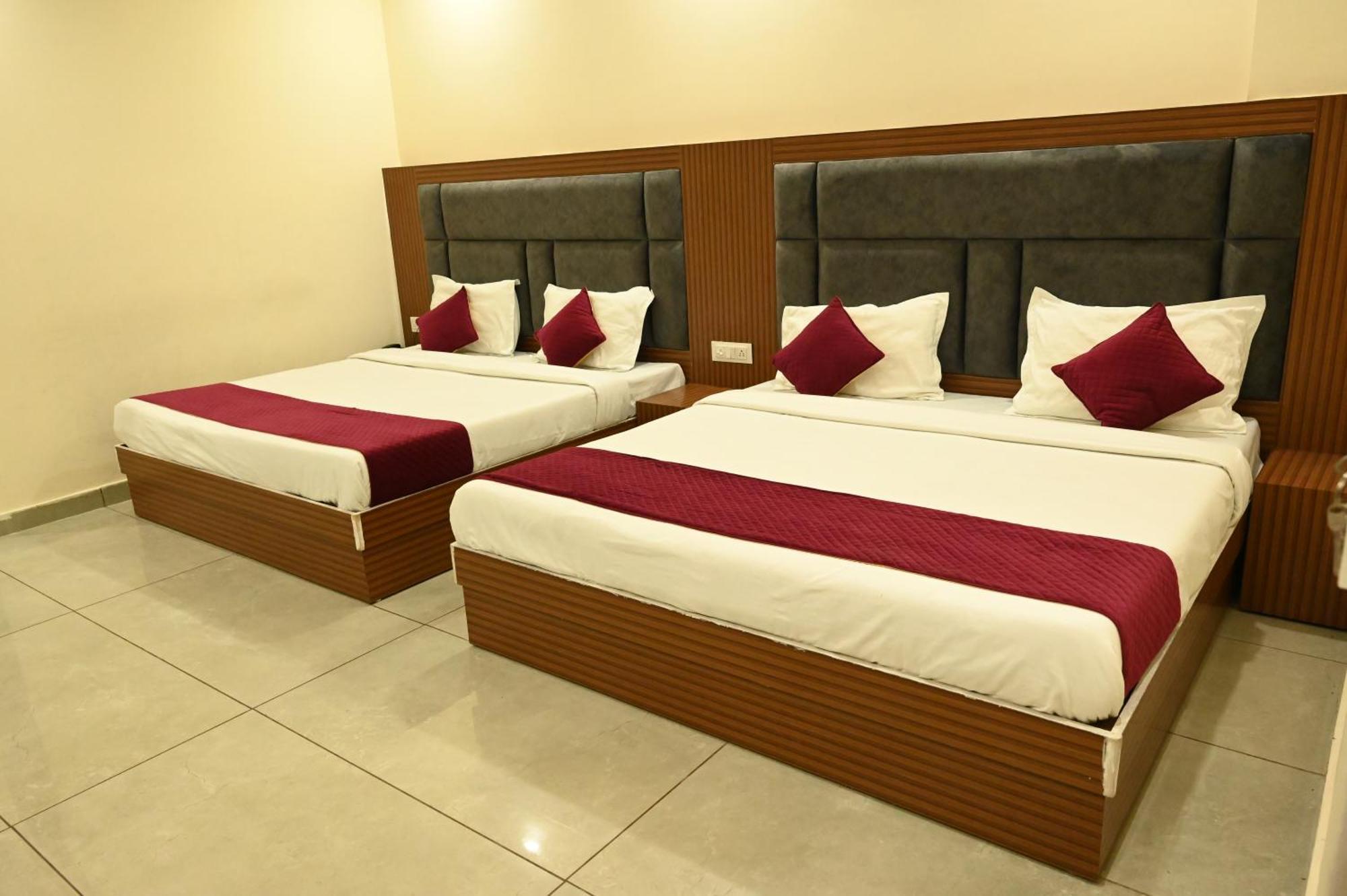 Satya Residency Hotel Катра Екстериор снимка