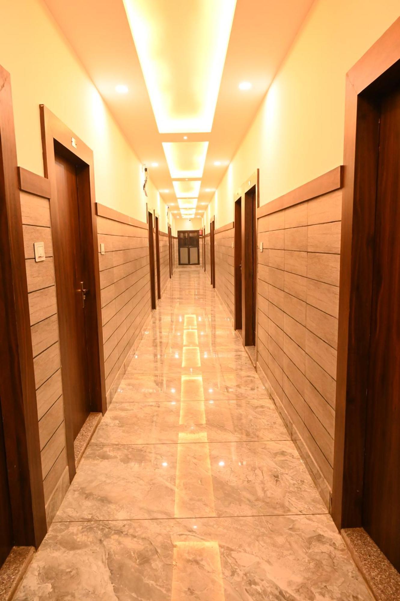 Satya Residency Hotel Катра Екстериор снимка