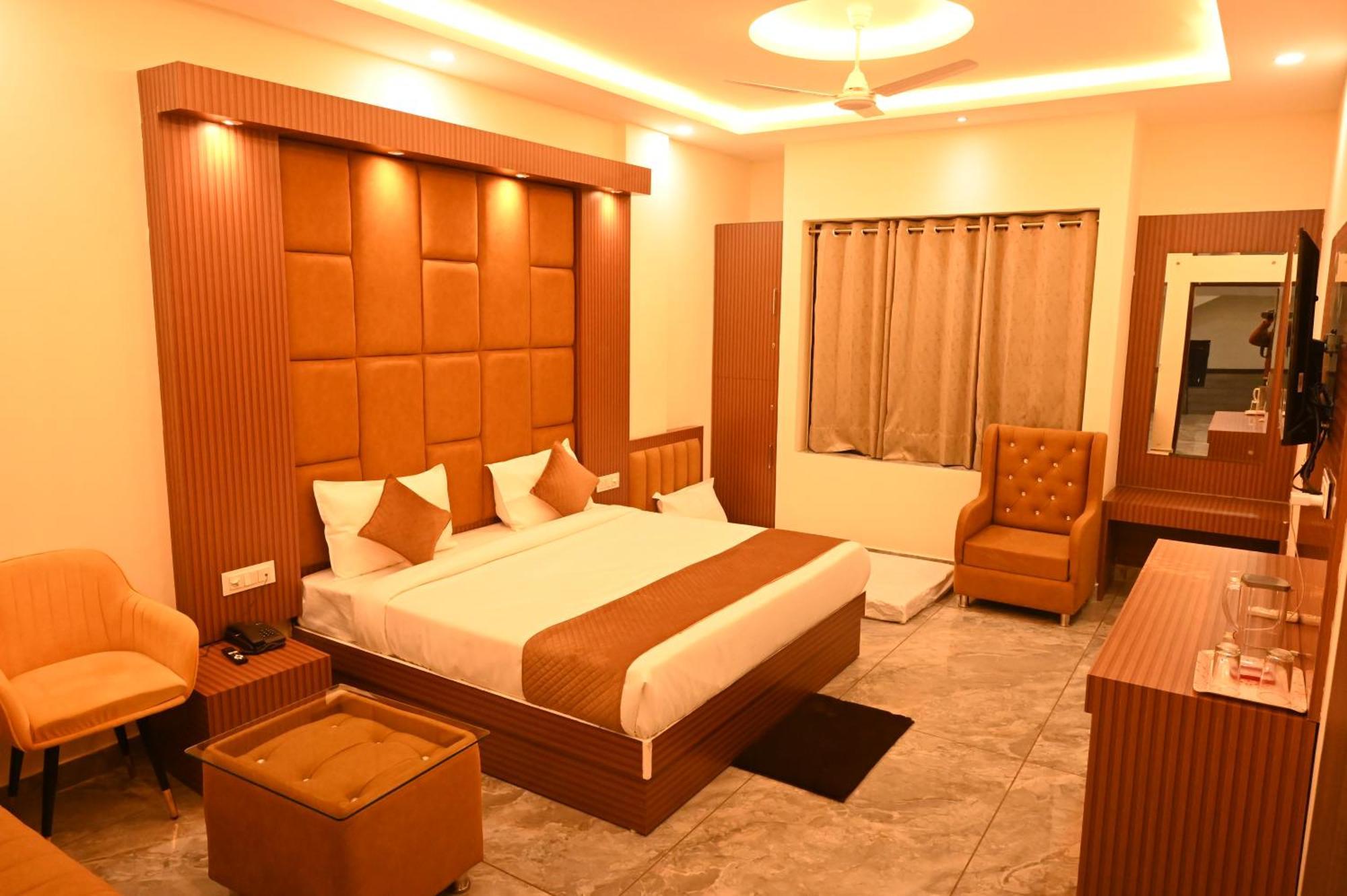 Satya Residency Hotel Катра Екстериор снимка