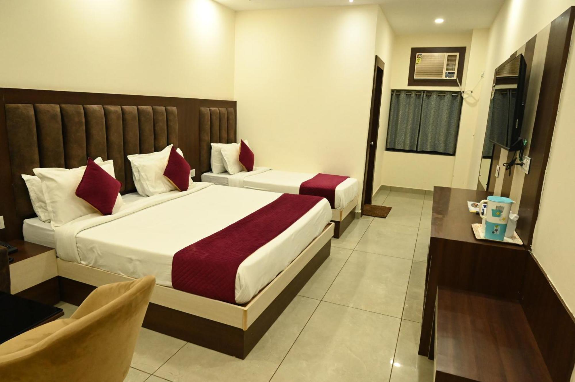 Satya Residency Hotel Катра Екстериор снимка