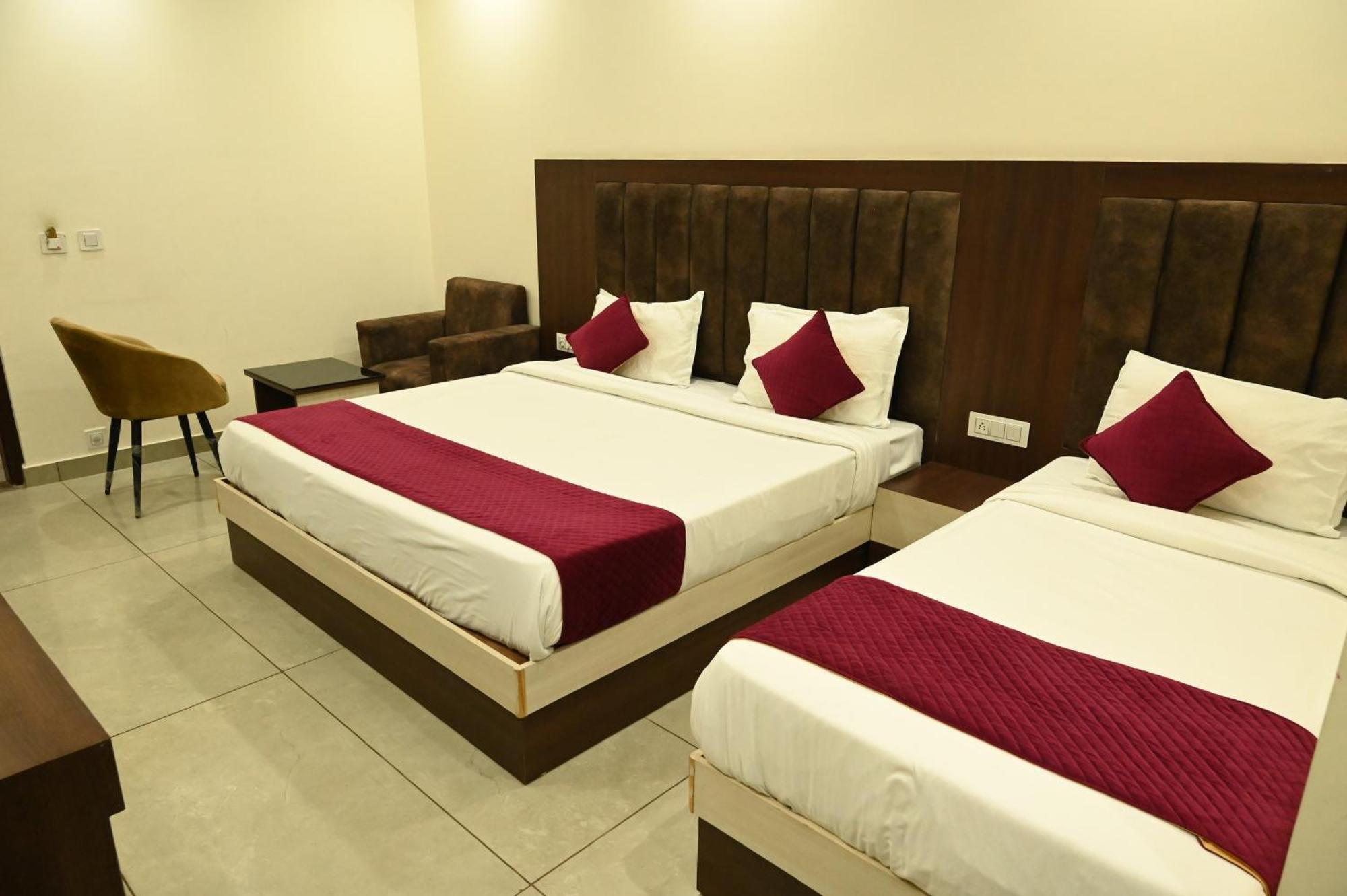 Satya Residency Hotel Катра Екстериор снимка