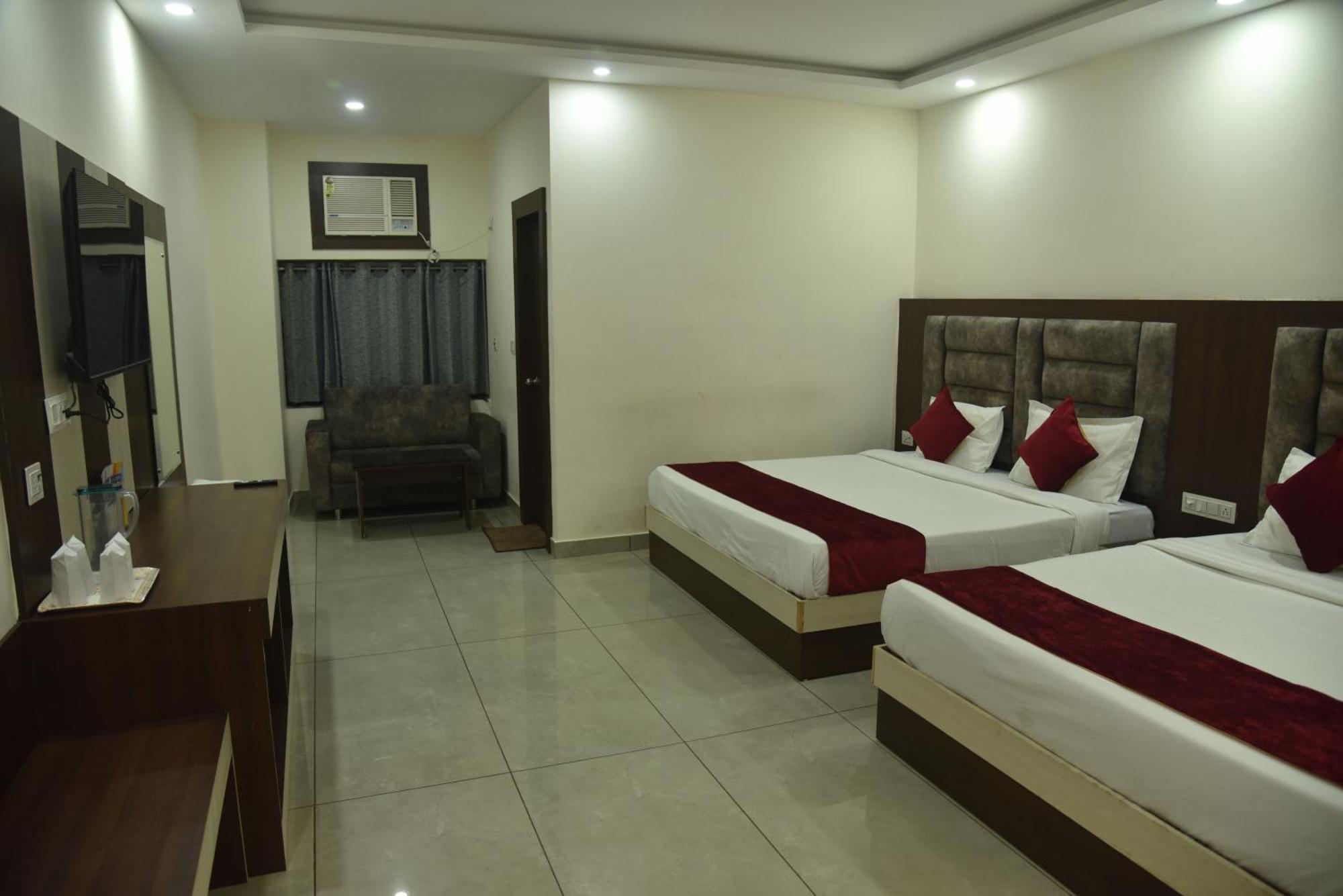 Satya Residency Hotel Катра Екстериор снимка